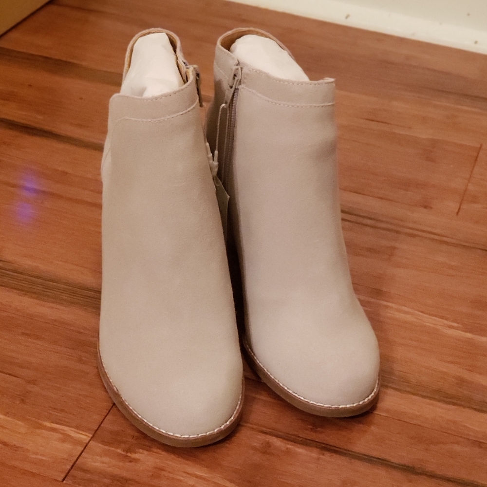 💥NWT💥 Lucky Brand Suede Bootie💥